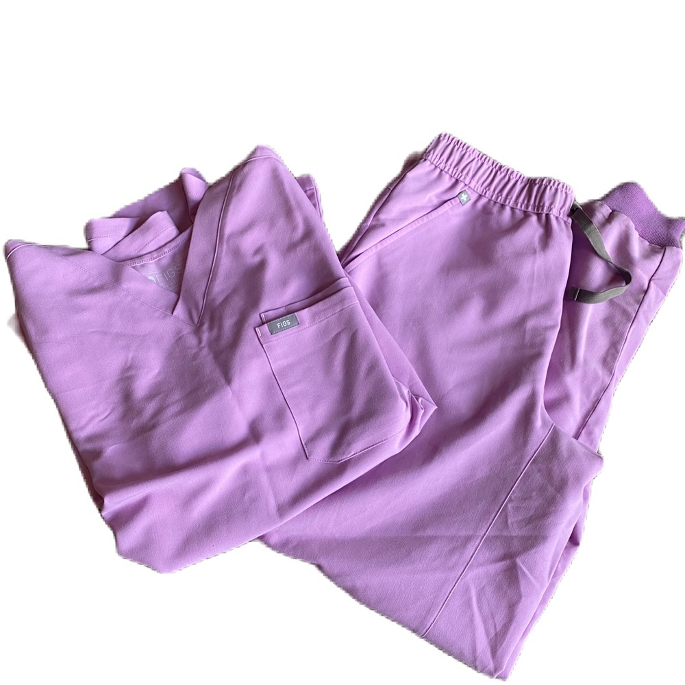 FIGS light purple Scrubs 2 piece. Size medium
